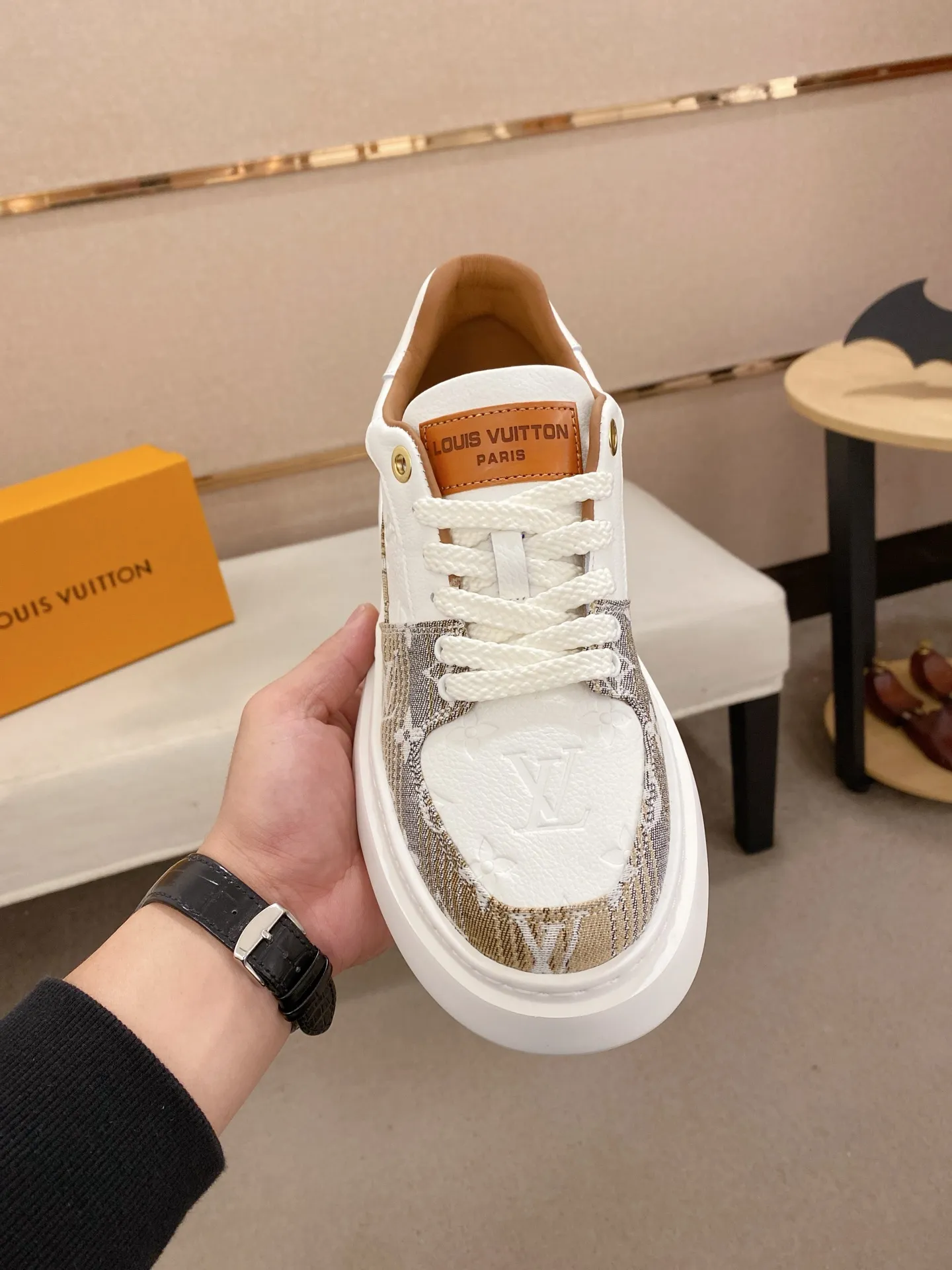 Factory price: 480💰🎉🎉LV~Louis Vuitton trendy men's shoes, new shipments, latest matching, same style as the official website, super high quality, best-selling season [strong][strong][strong]Selected first-layer cowhide, comfortable cowhide lining, original last, comfortable on the feet, wear-resistant rubber outsole, size: 38-44.